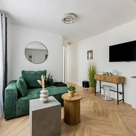 Bd Saint Germain- Pont Neuf - Charming Paris