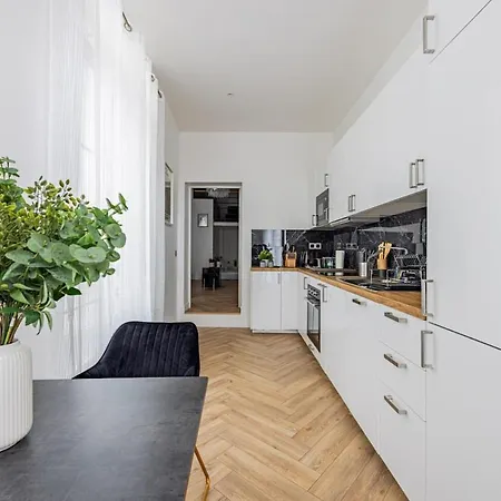 Bd Saint Germain- Pont Neuf - Charming Paris